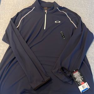 NWT Oakley Lightweight Pullover size XL